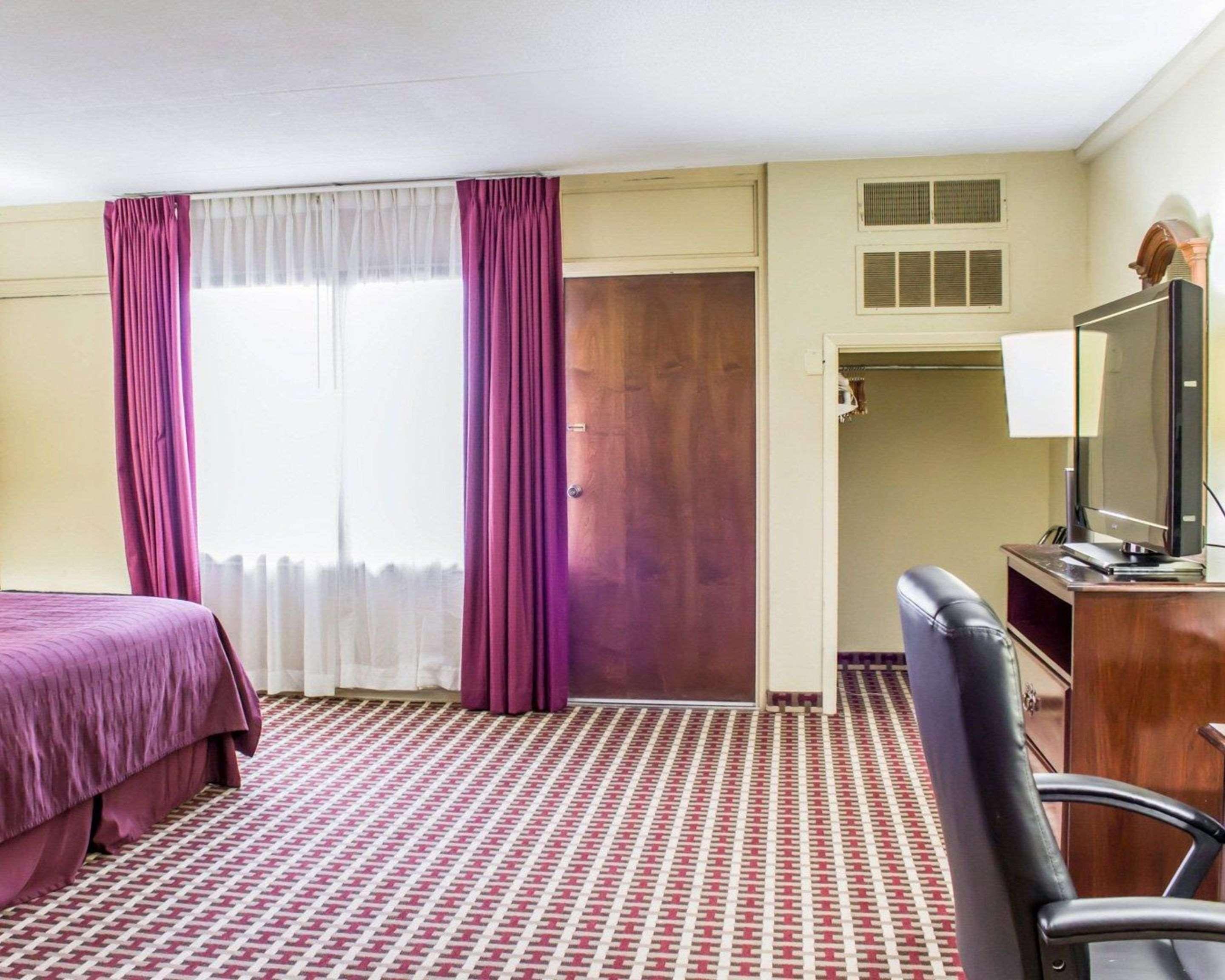 Quality Inn & Suites Fayetteville Ngoại thất bức ảnh
