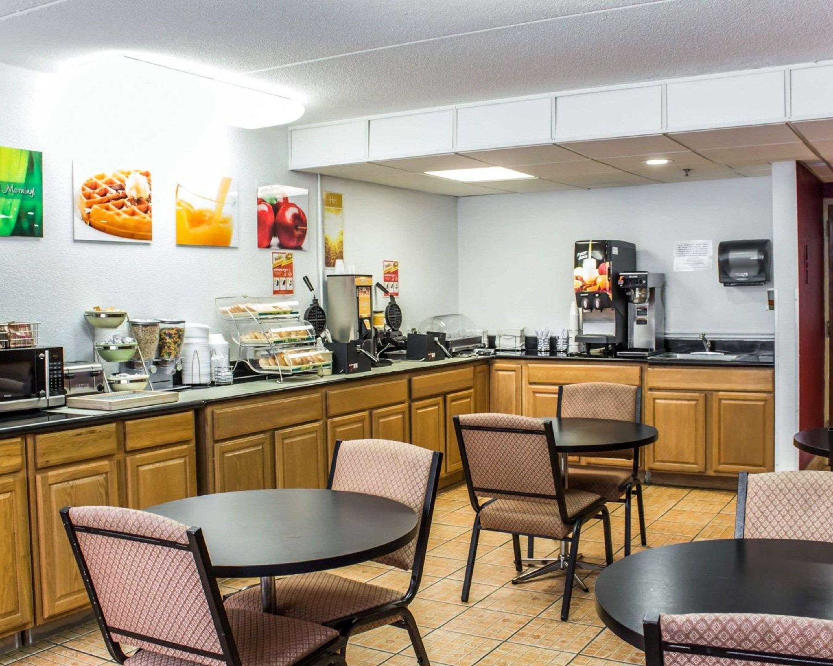 Quality Inn & Suites Fayetteville Ngoại thất bức ảnh