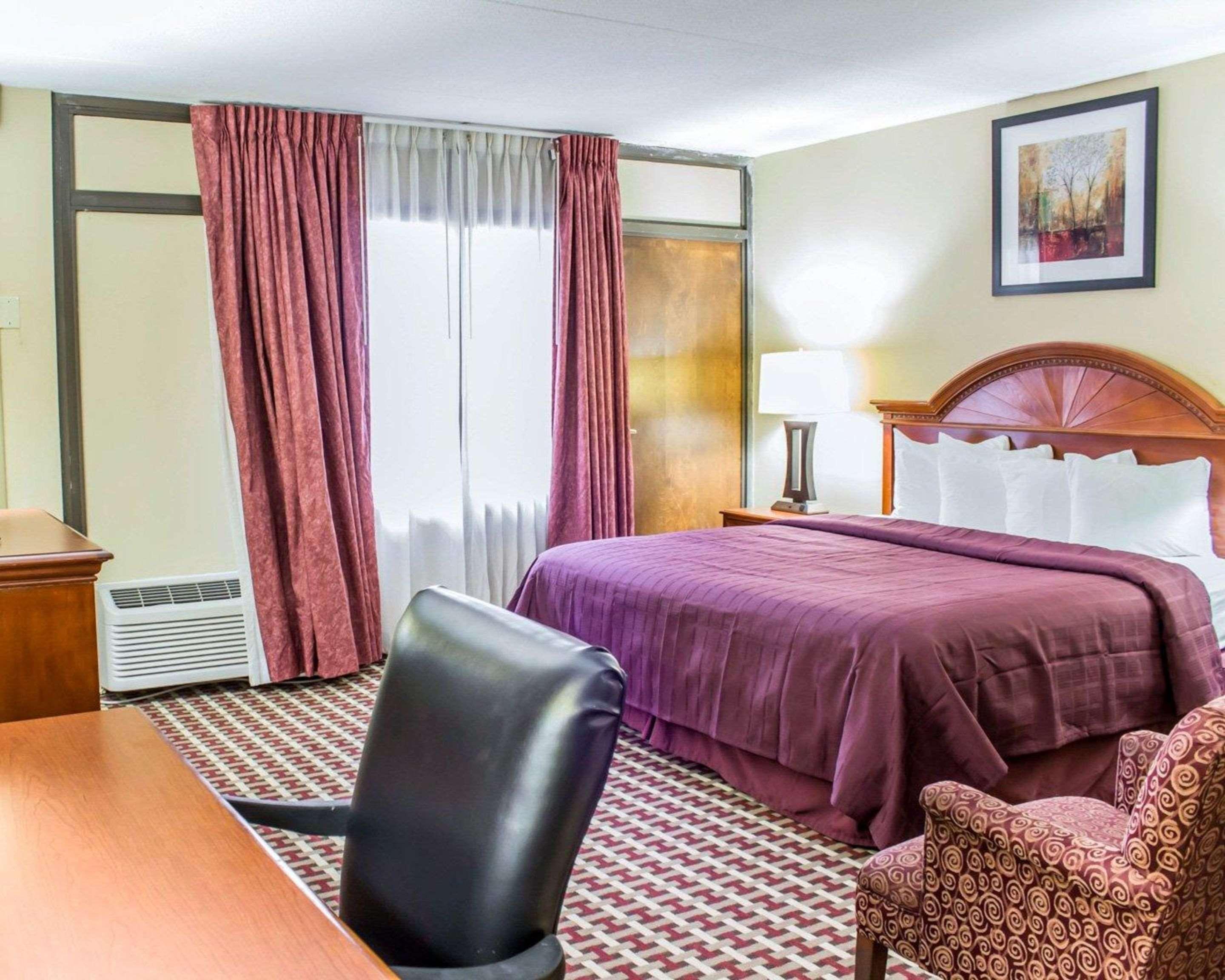Quality Inn & Suites Fayetteville Ngoại thất bức ảnh