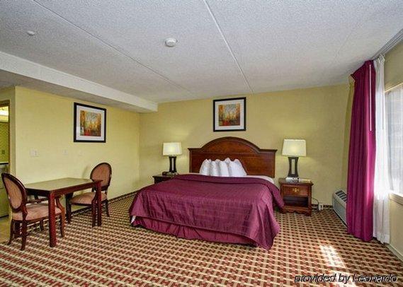 Quality Inn & Suites Fayetteville Ngoại thất bức ảnh