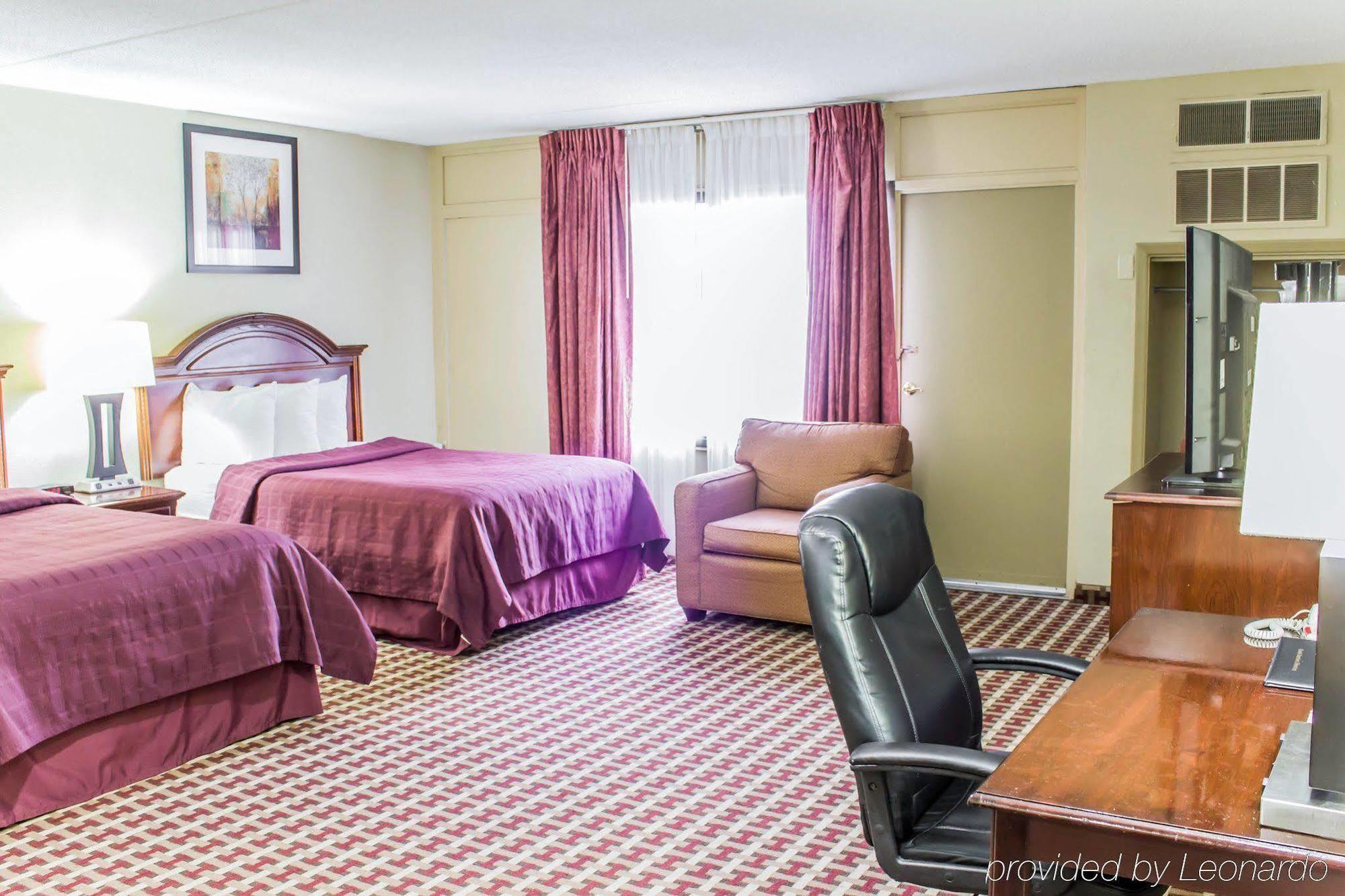 Quality Inn & Suites Fayetteville Ngoại thất bức ảnh