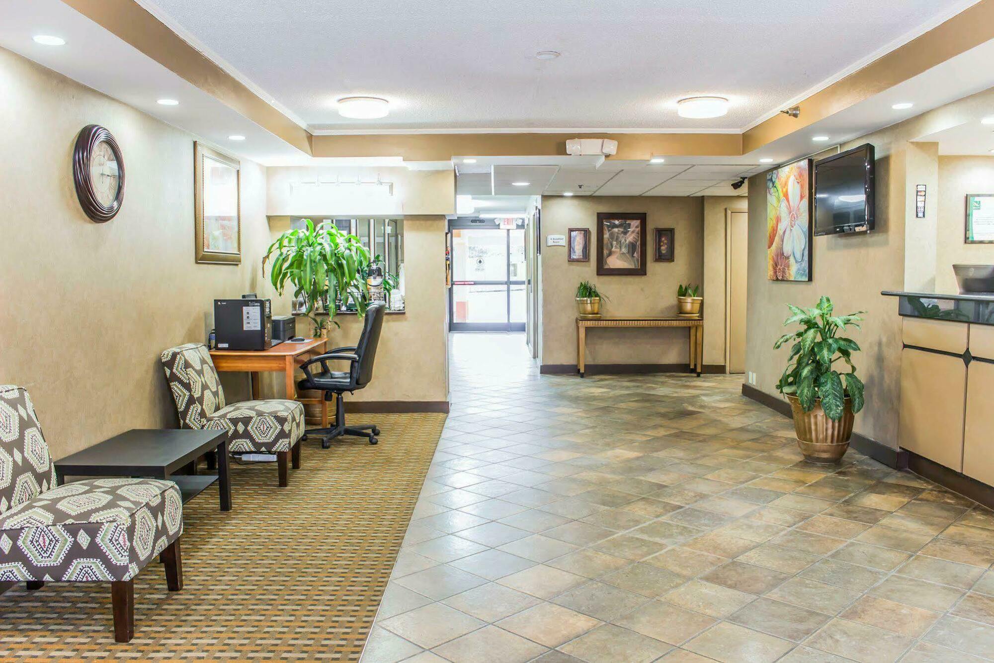 Quality Inn & Suites Fayetteville Ngoại thất bức ảnh